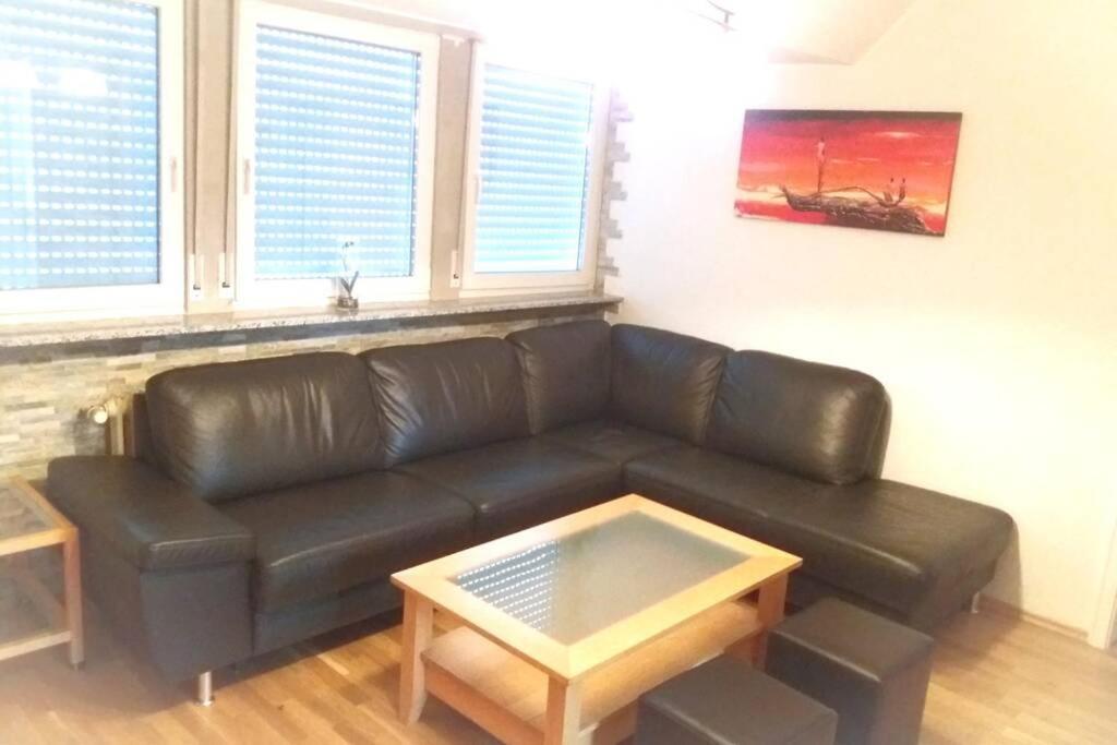 Neue, Helle Wohnung In Ludwigsburg, Nah Am Schloss Esterno foto